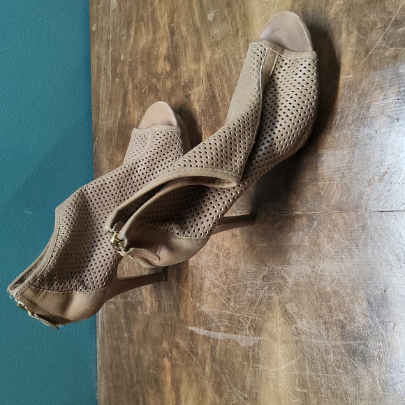 BCBG High heels - Picture 3 of 4